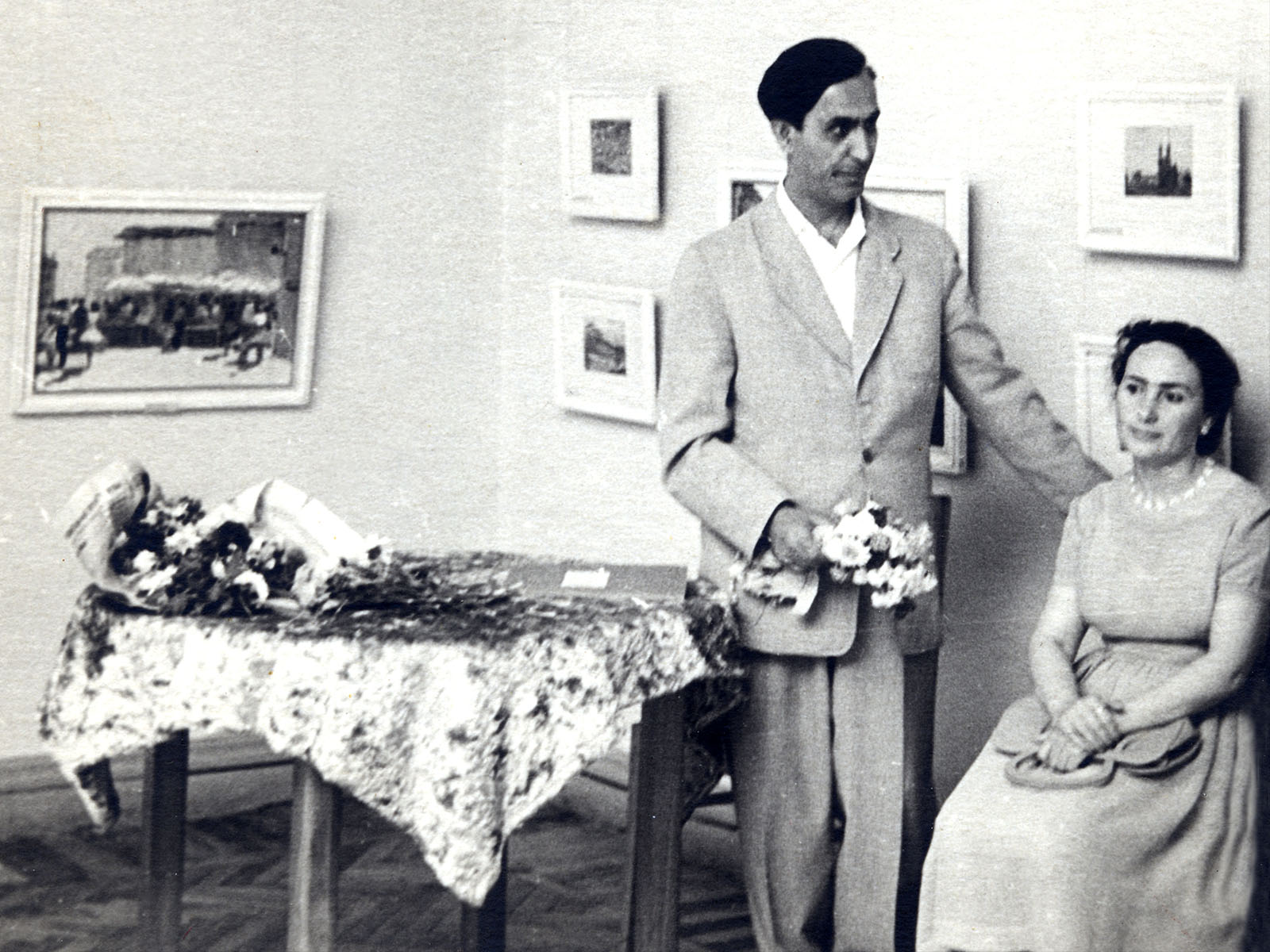 Kamil Khanlarov at the exhibition with his wife